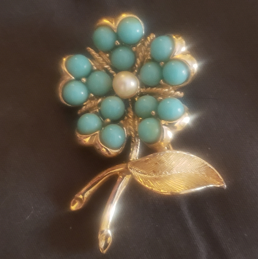 Sarah Coventry Gold Tone Turquoise Blue Flower Brooch with Pearl Center